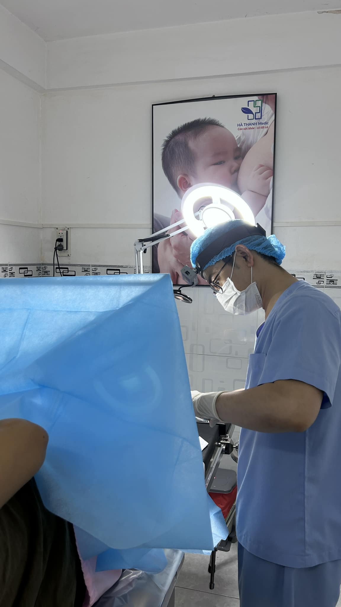 Thăm khám viêm nhiễm phụ khoa