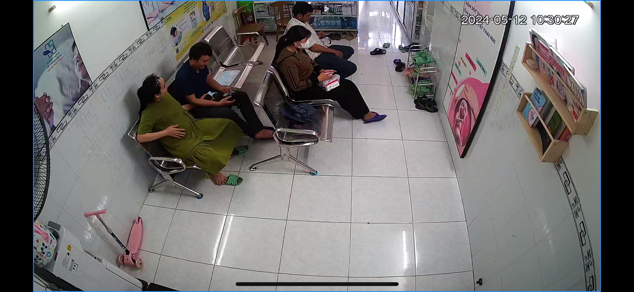 Khu vực chờ khám tại phòng khám Hà Thanh Medic